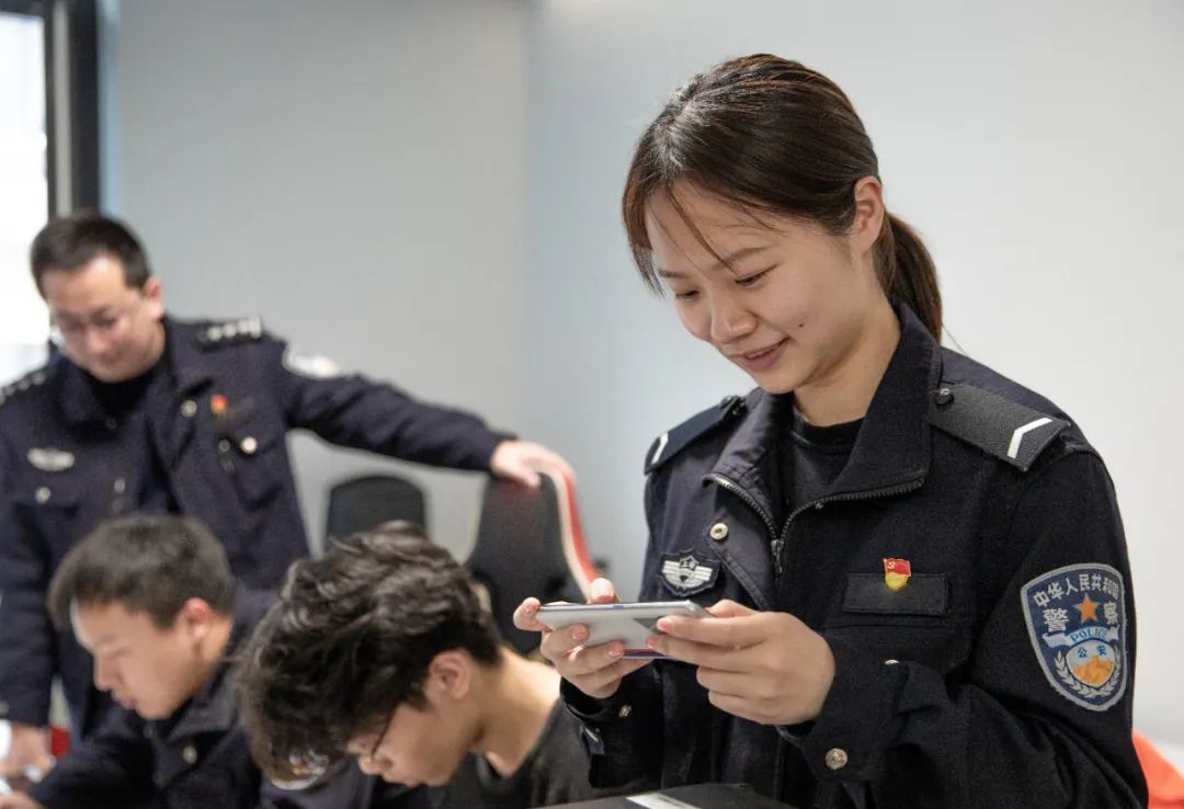 警民共建，构建和谐电竞生态园区 ——横沔派出所到访滔搏俱乐部，全面助力上海建成“全球电竞之都”