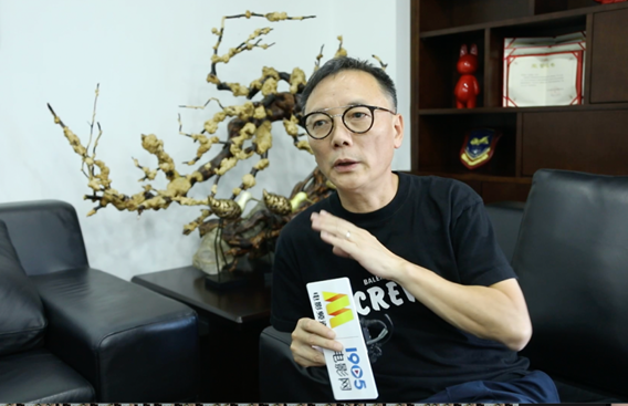搭档吴京一举成名之后,他又带来了高燃军事片! 搭档吴京一举成名之后,他又带来了高燃军事片!