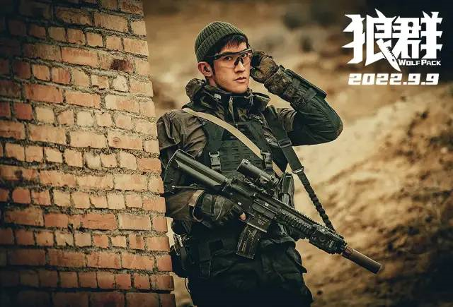 搭档吴京一举成名之后,他又带来了高燃军事片! 搭档吴京一举成名之后,他又带来了高燃军事片!