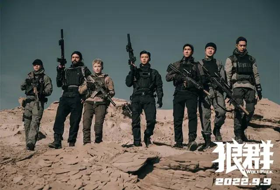 搭档吴京一举成名之后,他又带来了高燃军事片! 搭档吴京一举成名之后,他又带来了高燃军事片!