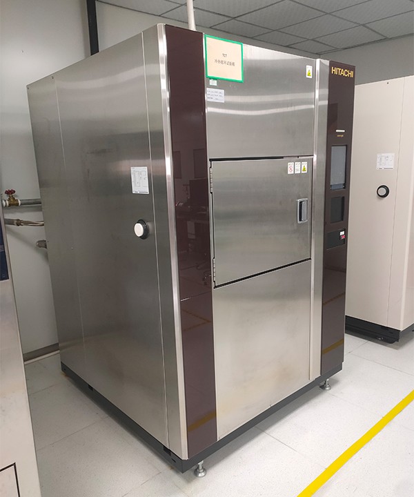 Thermal shock test chamber