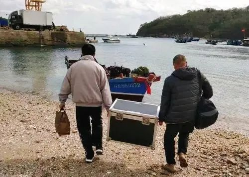 辽宁:(长海)公益电影在海岛 乘船跨海惠民心 辽宁:(长海)公益电影在海岛 乘船跨海惠民心