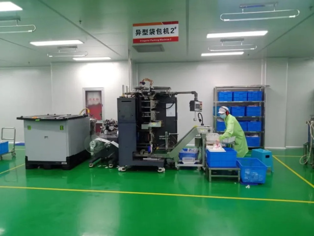 “我们不能停下”，疫情下上海化妆品工厂的自救样本
