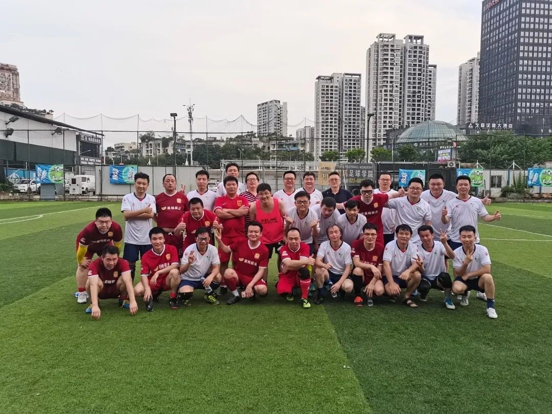 足球比赛话友谊，强身健体炼意志