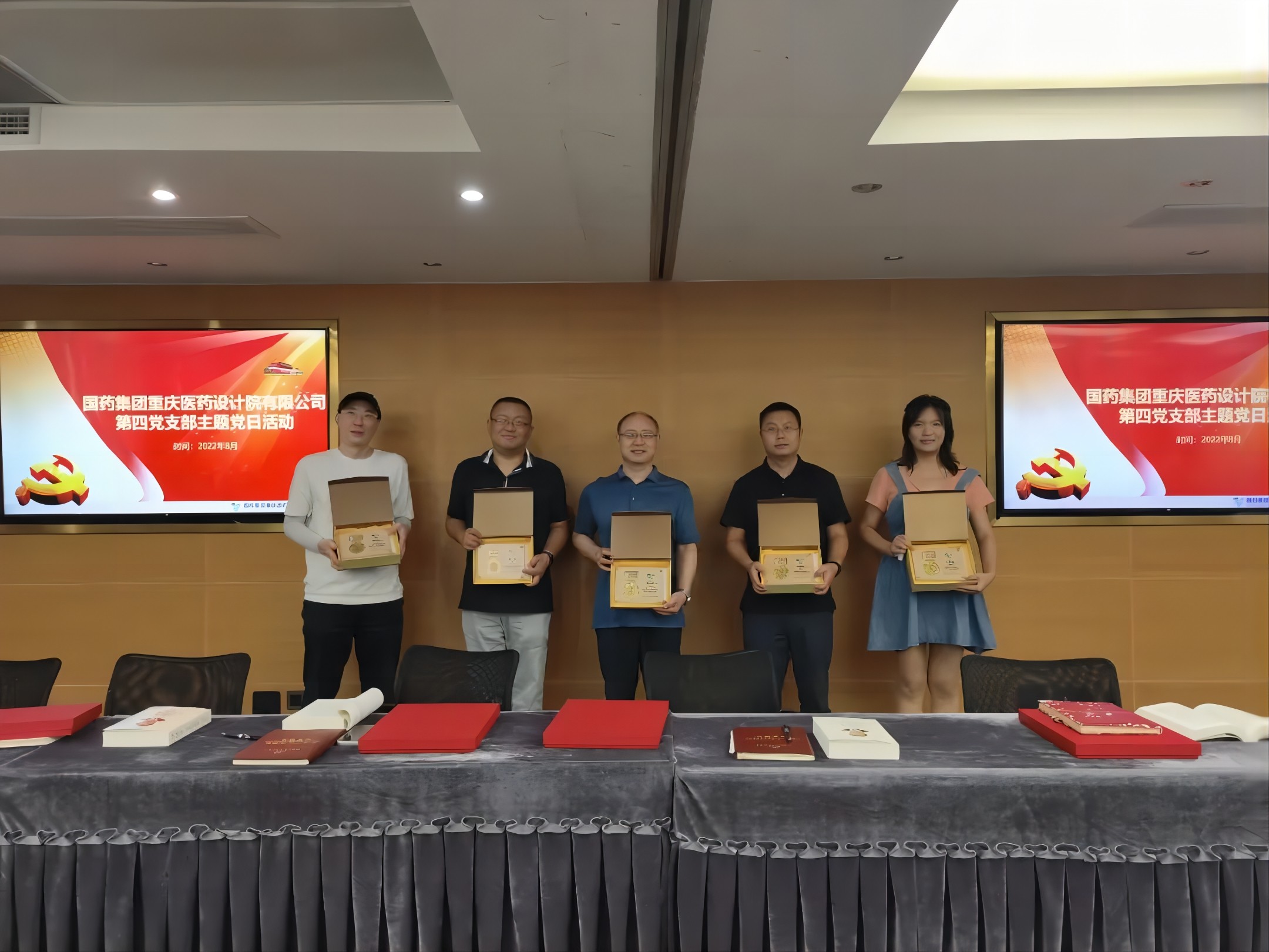 重温入党初心 牢记“第一身份”