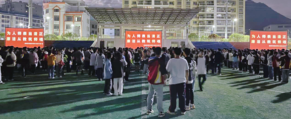 广西:(贺州)东风劲吹校园暖,红色教育放映忙 广西:(贺州)东风劲吹校园暖,红色教育放映忙