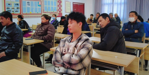 新疆:(霍城)送电影下乡让文明新风吹到群众家门口 新疆:(霍城)送电影下乡让文明新风吹到群众家门口