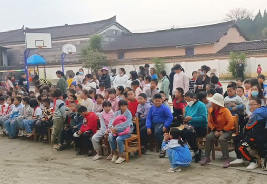 云南:(保山)公益电影放映点亮乡村文化星空 云南:(保山)公益电影放映点亮乡村文化星空