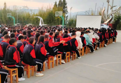 云南:(保山)公益电影放映点亮乡村文化星空 云南:(保山)公益电影放映点亮乡村文化星空