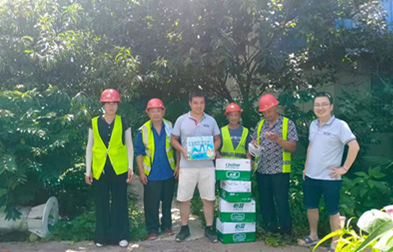 送清凉保安全|新烽光电开展一线员工“夏日送清凉”活动 送清凉保安全|新烽光电开展一线员工“夏日送清凉”活动