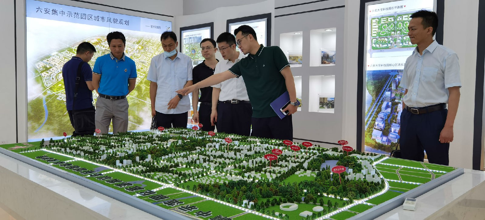 徽商銀行總行、六安分行等領(lǐng)導(dǎo)一行來訪 商談金開區(qū)城投項目合作