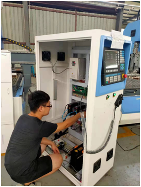 Jiang Hao, an excellent customer service personnel at Shanlong Intelligent Control, takes meeting cu