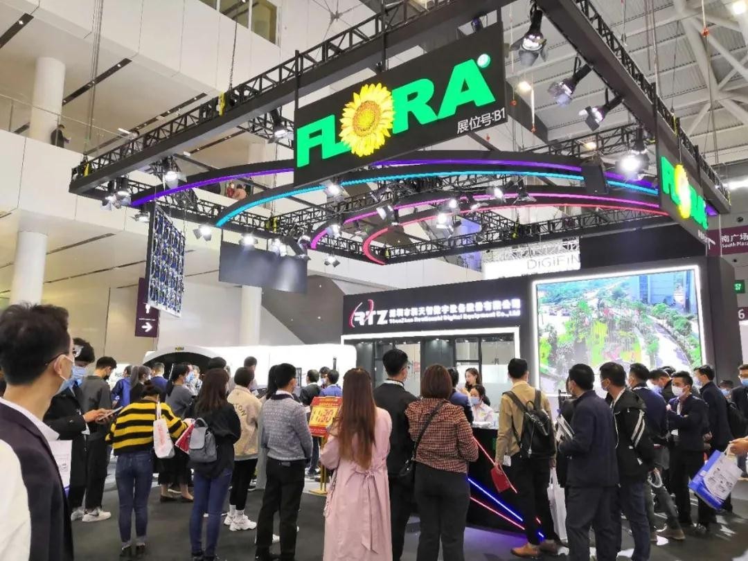 Double surprise! J-330 wins the first day of exhibition