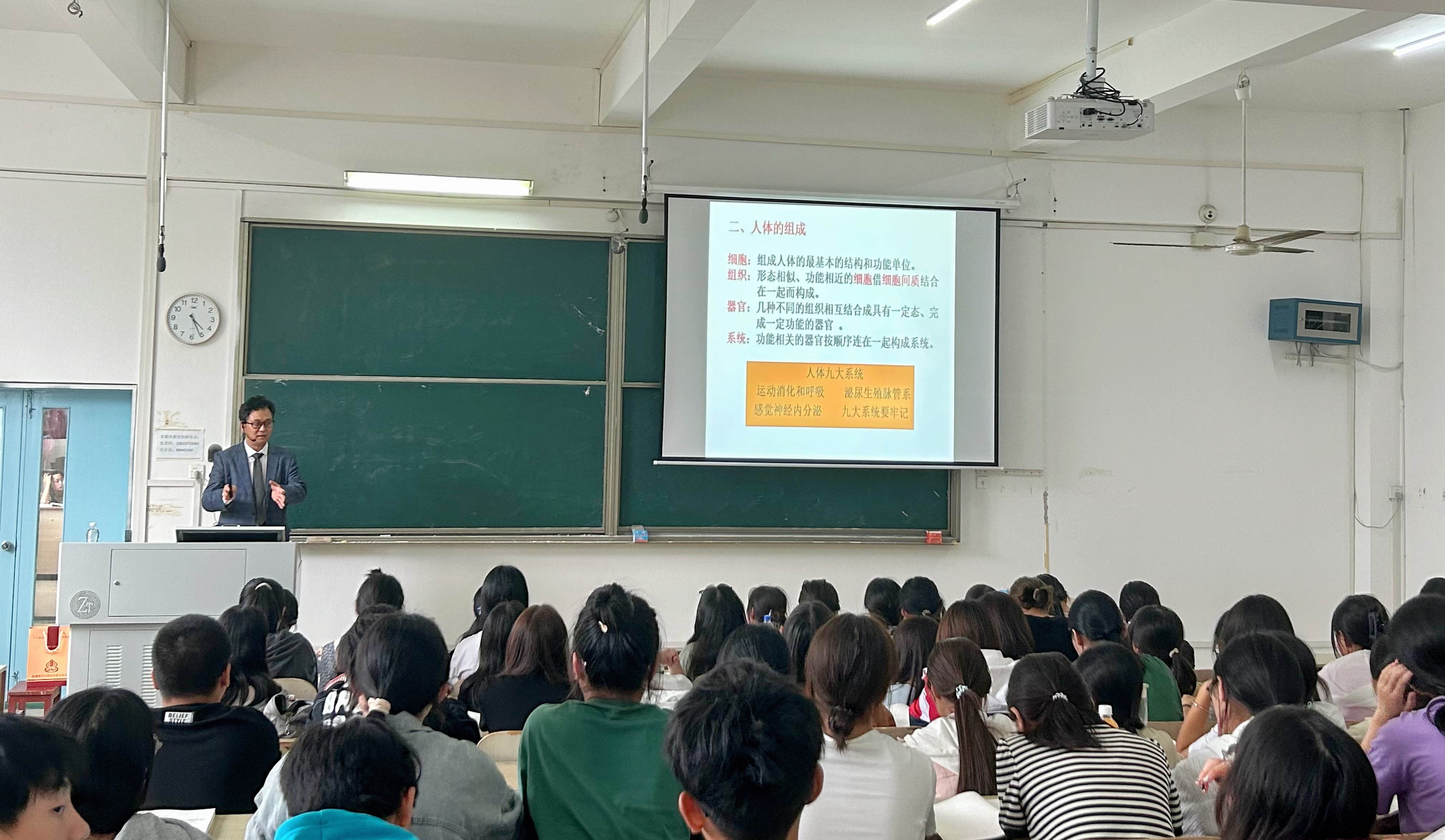 武汉同济航天城医院院长曾晓勇受邀至 武汉生物工程学院进行授课指导