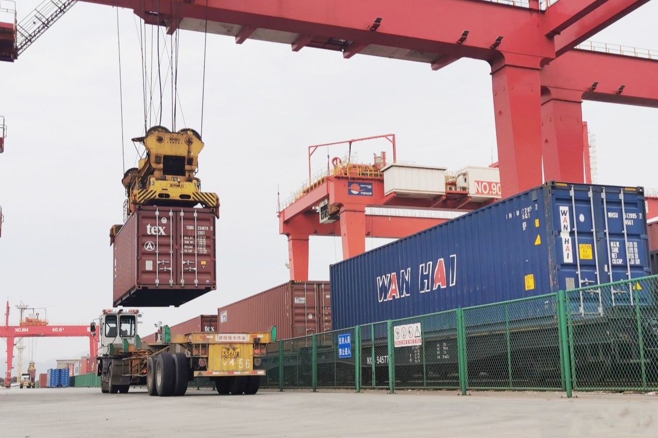 Exporting Whole Vehicle Roll Container Transportation to Russia