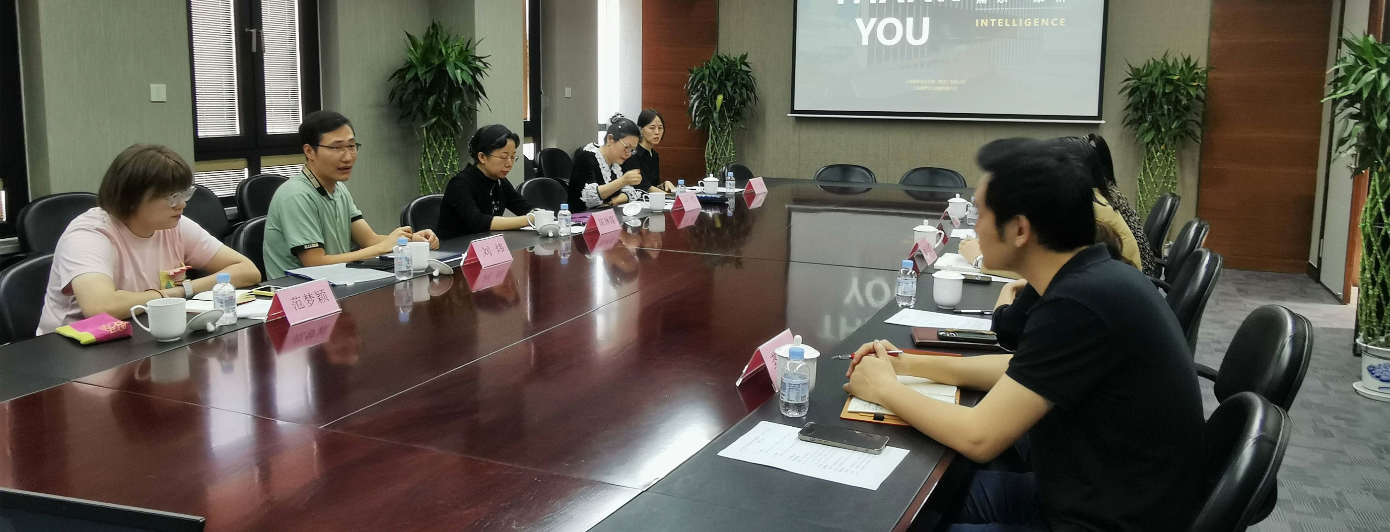A delegation led by the United Front Work Department of the Pudong New Area Committee visited the pa
