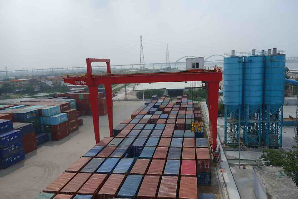 蓝海华腾起重专用电控系统成功应用于广东佛山的货运码头