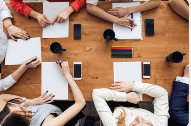 从管控到赋能：两眼紧盯，双手放开