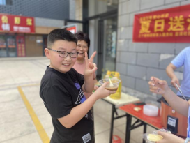 夏日送清涼,致敬一線(xiàn)工作者! 夏日送清涼,致敬一線(xiàn)工作者!